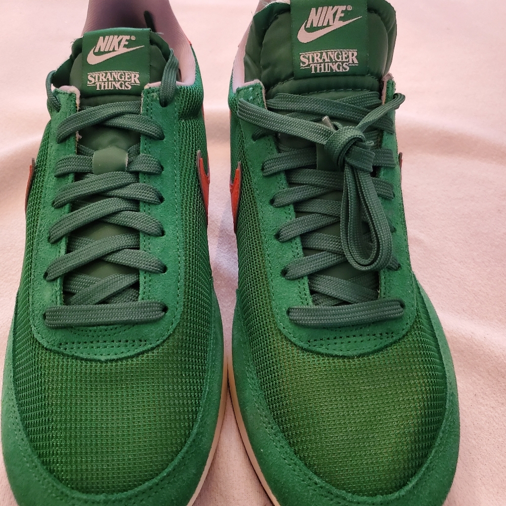 STRANGER THINGS NIKE